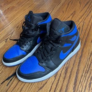 Air Jordan 1 Mid “Hyper Royal” blue and black